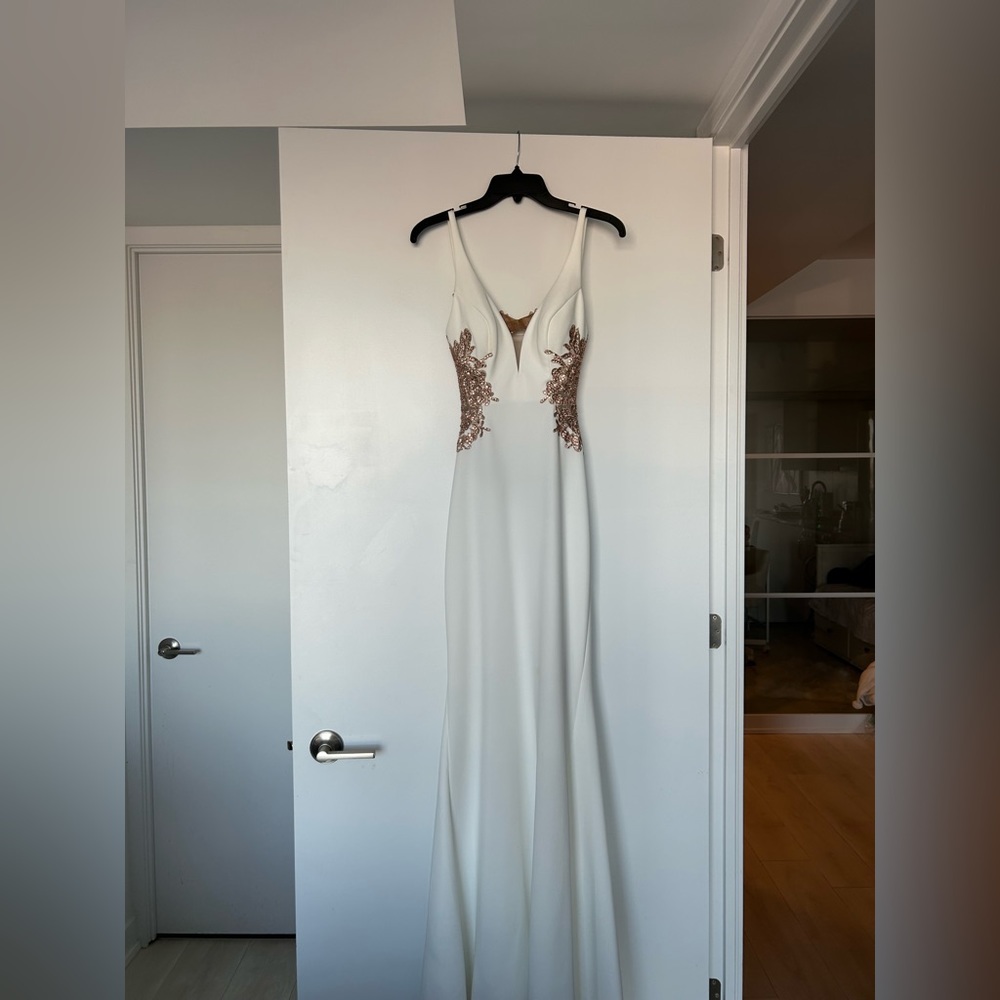 Faviana Style S10226 dress in ivory with rose gold details. Size 0